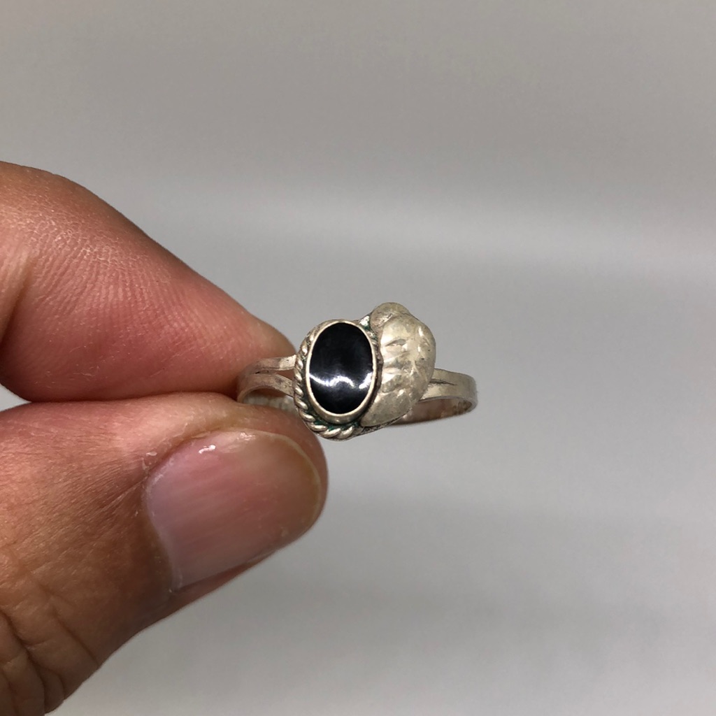 Vintage Native American Black Onyx Sterling Ring